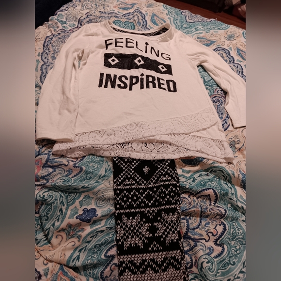 SOLD Girls matching outfit - Picture 1 of 4